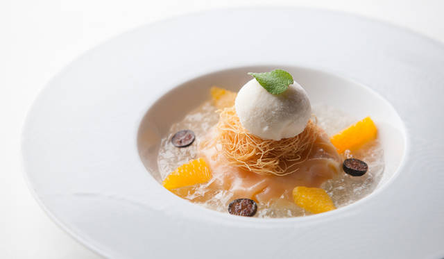 「Toshi Yoroizuka」オーナーシェフ、鎧塚俊彦氏が作った餃子 『オモニエール トロピコ』