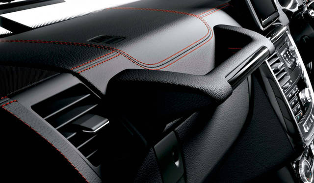 ブラック＆ポーセレン（白磁器）designoレザーシート内装