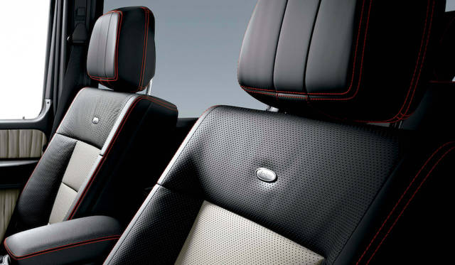 ブラック＆ポーセレン（白磁器）designoレザーシート内装