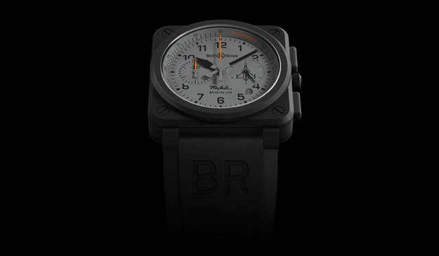 <strong>BR03-94 ラファール</strong><br />ケース｜ブラックセラミック<br />サイズ｜縦横42mm<br />ムーブメント｜自動巻き<br />機能｜クロノグラフ（30分積算計、タキメータースケール）、日付表示<br />ストラップ｜ブラックラバー（ブラックキャンバスベルト付属）<br />防水｜100ｍ<br />限定数｜500本<br />発売時期｜2015年9月予定<br />予価｜79万9200円<br />