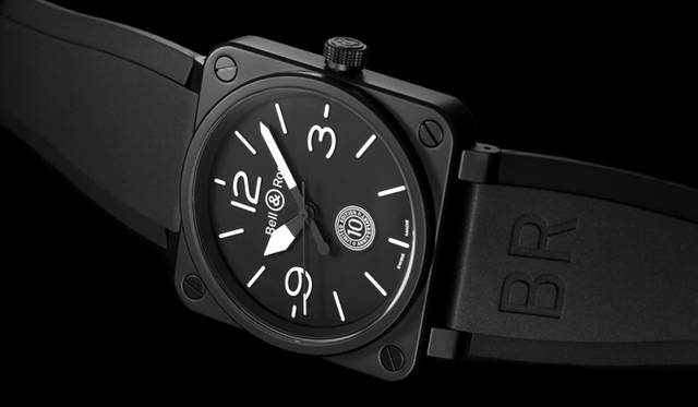 <strong>BR01 10thアニバーサリー</strong><br />ケース｜ブラックセラミック<br />サイズ｜縦横46mm<br />ムーブメント｜自動巻き（Cal.302）<br />ストラップ｜ブラックラバー（ブラックキャンバスストラップ付属）<br />防水｜100ｍ<br />限定数｜500本<br />発売時期｜2015年6～7月予定<br />予価｜65万8800円<br />