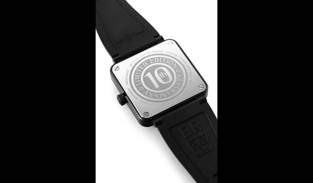 <strong>BR01 10thアニバーサリー</strong><br />ケース｜ブラックセラミック<br />サイズ｜縦横46mm<br />ムーブメント｜自動巻き（Cal.302）<br />ストラップ｜ブラックラバー（ブラックキャンバスストラップ付属）<br />防水｜100ｍ<br />限定数｜500本<br />発売時期｜2015年6～7月予定<br />予価｜65万8800円<br />