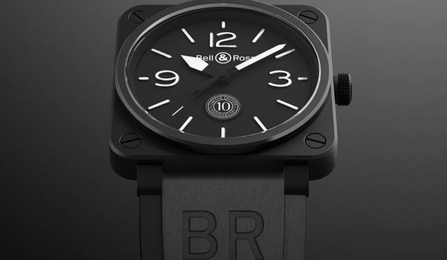 <strong>BR01 10thアニバーサリー</strong><br />ケース｜ブラックセラミック<br />サイズ｜縦横46mm<br />ムーブメント｜自動巻き（Cal.302）<br />ストラップ｜ブラックラバー（ブラックキャンバスストラップ付属）<br />防水｜100ｍ<br />限定数｜500本<br />発売時期｜2015年6～7月予定<br />予価｜65万8800円<br />