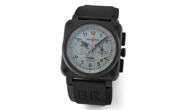 <strong>BR03-94 ラファール</strong><br />ケース｜ブラックセラミック<br />サイズ｜縦横42mm<br />ムーブメント｜自動巻き<br />機能｜クロノグラフ（30分積算計、タキメータースケール）、日付表示<br />ストラップ｜ブラックラバー（ブラックキャンバスベルト付属）<br />防水｜100ｍ<br />限定数｜500本<br />発売時期｜2015年9月予定<br />予価｜79万9200円<br />