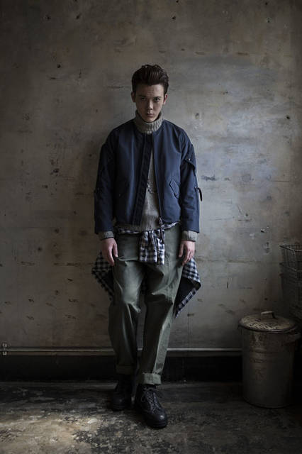 <strong>SLOWGUN｜スロウガン</strong><br /><strong>2015-16年 秋冬コレクション</strong>　Blouson 7万3440円、Knit 2万3760円、Shirt 2万3760円、Pants 2万4840円、Shoes 5万9400円、Accessories 8640円