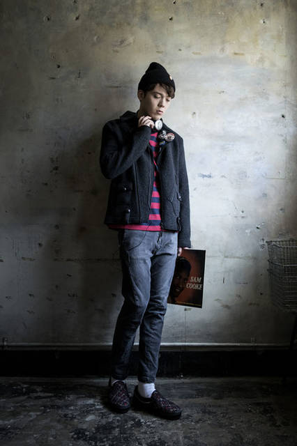 <strong>SLOWGUN｜スロウガン</strong><br /><strong>2015-16年 秋冬コレクション</strong>　Jacket 4万9680円、Tshirts 1万4040円、Pants 2万7000円、Shoes 2万9700円