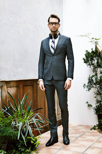 <strong>junhashimoto｜ジュンハシモト</strong><br /><strong>2015-16年 秋冬コレクション</strong>　ジャケット 8万6400円、パンツ 3万5640円