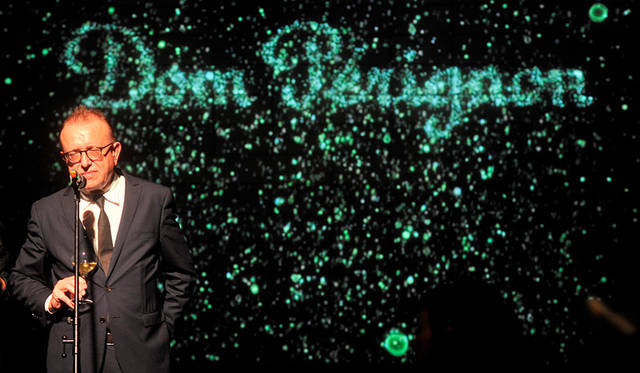 醸造最高責任者、リシャール・ジェフロワ氏が現職に着任したのが1990年。彼こそが、研究開発用としてドン ペリニヨンのセラーのなかにストックしていた古いヴィンテージに着眼し、その経過を約10年にわたり観察しつづけ、現在のP2へと導いた立役者だ