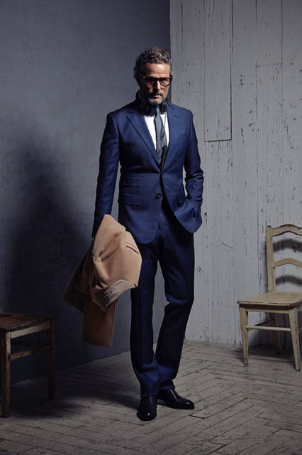 <strong>junhashimoto｜ジュンハシモト</strong><br /><strong>2015-16年 秋冬コレクション</strong>　ジャケット 8万6400円、パンツ 3万5640円