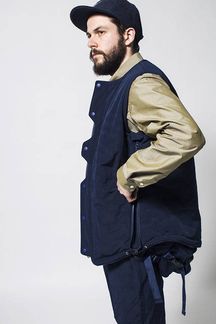 <strong>meanswhile｜ミーンズワイル</strong><br /><strong>2015-16年 秋冬コレクション</strong>　ベスト5万1840円、シャツ2万1600円、キャップ1万800円