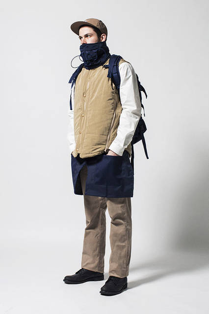<strong>meanswhile｜ミーンズワイル</strong><br /><strong>2015-16年 秋冬コレクション</strong>　ベスト5万1840円、ビブ1万9440円、ヘッドギア1万4904円、キャップ1万800円