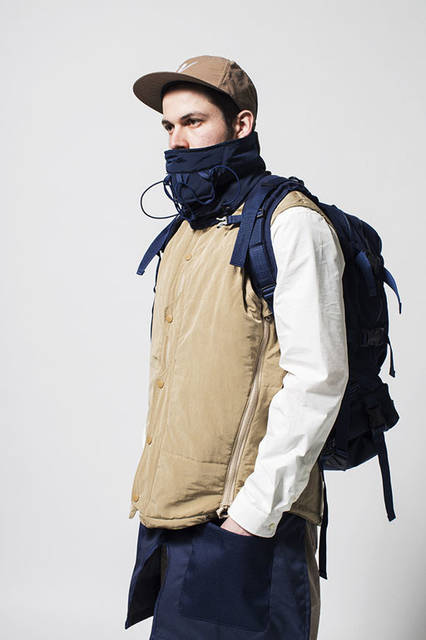 <strong>meanswhile｜ミーンズワイル</strong><br /><strong>2015-16年 秋冬コレクション</strong>　ベスト5万1840円、ビブ1万9440円、ヘッドギア1万4904円、キャップ1万800円