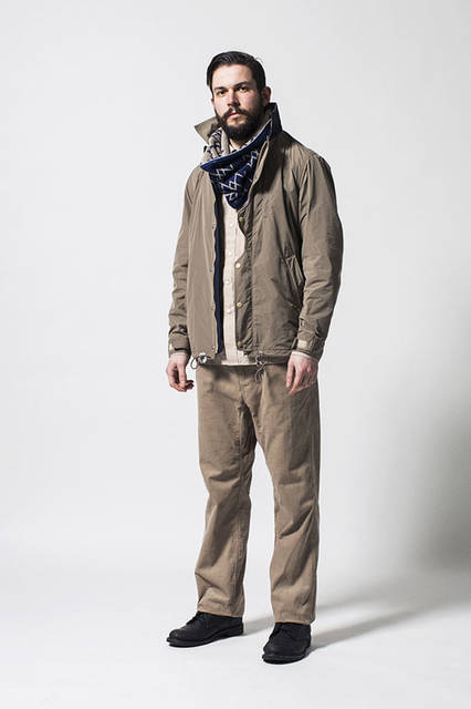 <strong>meanswhile｜ミーンズワイル</strong><br /><strong>2015-16年 秋冬コレクション</strong>　ジャケット5万1840円、シャツ2万1600円、パンツ2万3760円