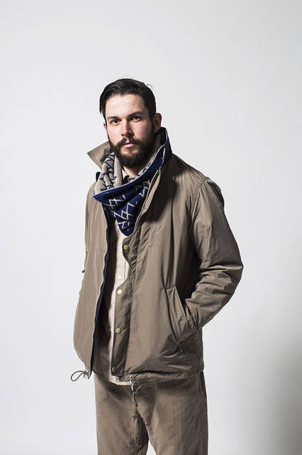 <strong>meanswhile｜ミーンズワイル</strong><br /><strong>2015-16年 秋冬コレクション</strong>　ジャケット5万1840円、シャツ2万1600円、パンツ2万3760円