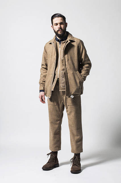 <strong>meanswhile｜ミーンズワイル</strong><br /><strong>2015-16年 秋冬コレクション</strong>　ジャケット5万1840円、ベスト1万9440円、パンツ2万4840円