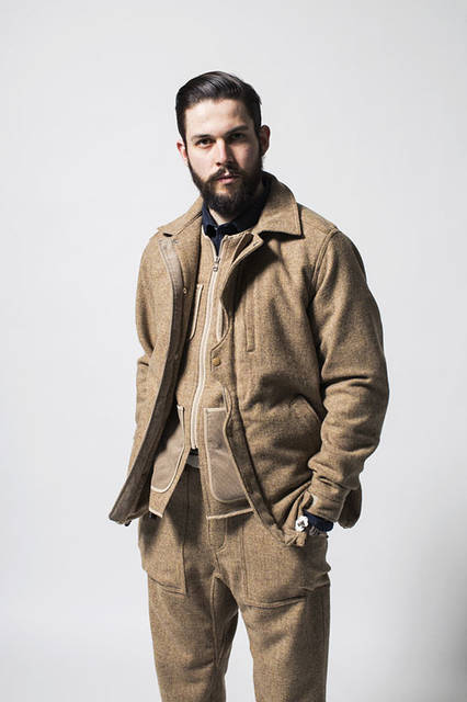 <strong>meanswhile｜ミーンズワイル</strong><br /><strong>2015-16年 秋冬コレクション</strong>　ジャケット5万1840円、ベスト1万9440円、パンツ2万4840円