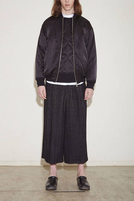 <strong>NuGgETS｜ナゲッツ</strong><br /><strong>2015-16年 秋冬コレクション</strong>　アウター4万8600円、アウター3万3480円、パンツ2万5920円