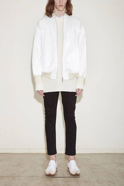 <strong>NuGgETS｜ナゲッツ</strong><br /><strong>2015-16年 秋冬コレクション</strong>　アウター4万8600円、ニット2万9160円、パンツ1万9980円