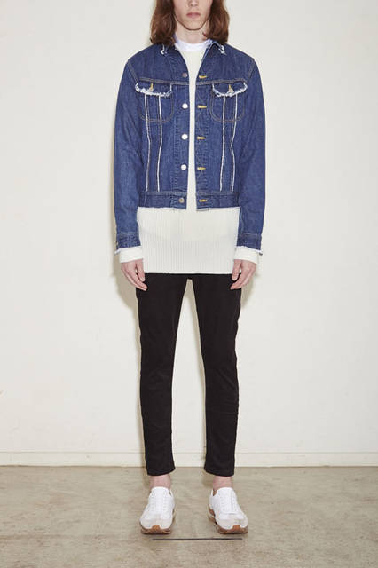 <strong>NuGgETS｜ナゲッツ</strong><br /><strong>2015-16年 秋冬コレクション</strong>　アウター3万5640円、ニット2万9160円、パンツ1万9980円