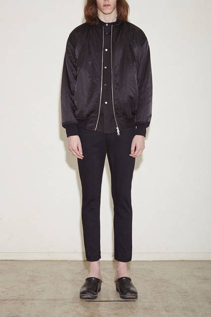 <strong>NuGgETS｜ナゲッツ</strong><br /><strong>2015-16年 秋冬コレクション</strong>　アウター4万8600円、パンツ1万9980円