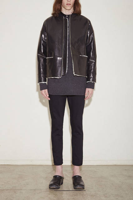 <strong>NuGgETS｜ナゲッツ</strong><br /><strong>2015-16年 秋冬コレクション</strong>　アウター11万8800円、ニット2万9160円、パンツ1万9980円