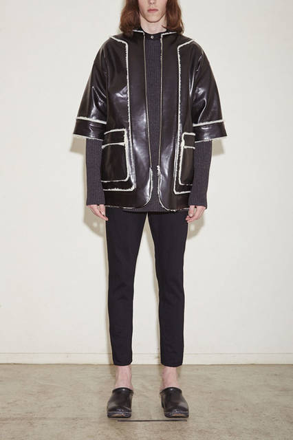 <strong>NuGgETS｜ナゲッツ</strong><br /><strong>2015-16年 秋冬コレクション</strong>　アウター11万8800円、ニット2万9160円、パンツ1万9980円