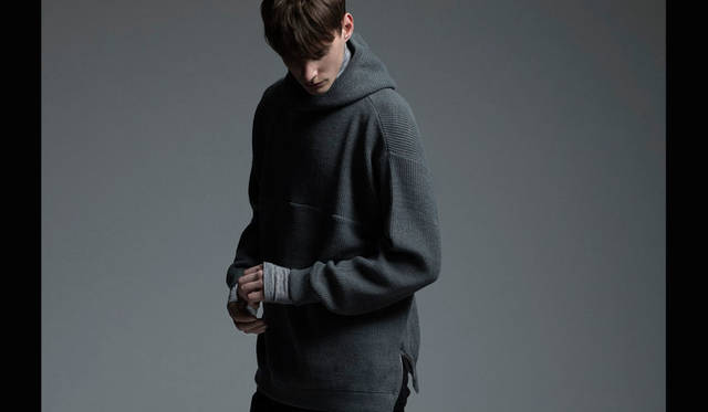 <strong>REVISED｜リバイズド</strong><br /><strong>2015-16年 秋冬コレクション</strong>　ニットパーカ 4万7520円