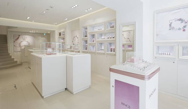 <strong>PANDORA｜パンドラ</strong><br />『パンドラ 銀座フラッグシップストア』