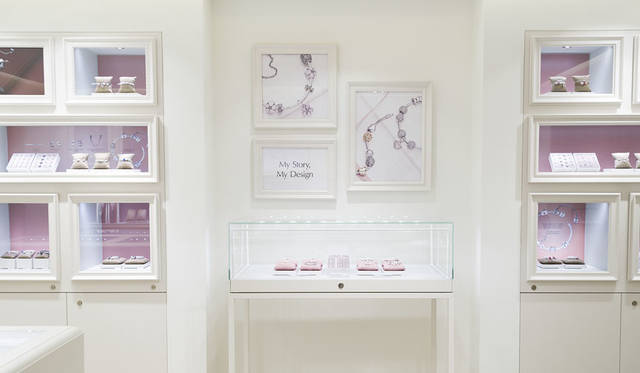 <strong>PANDORA｜パンドラ</strong><br />『パンドラ 銀座フラッグシップストア』