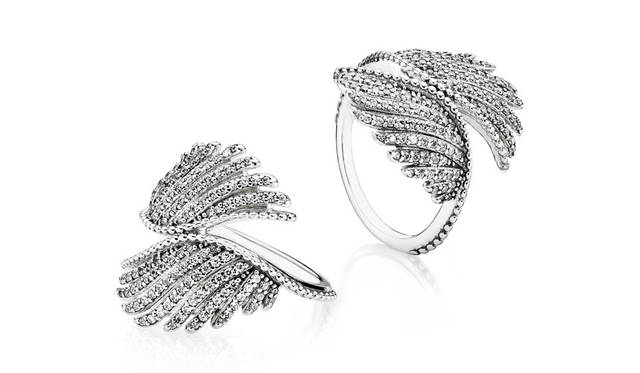 <strong>PANDORA｜パンドラ</strong><br />「PANDORA Autumn collection 2015」　リング「Phoenix feather silver ring with clear cubic zirconia」1万7280円