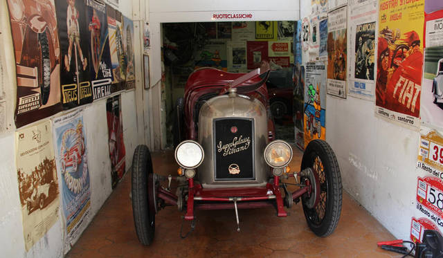 ブルーノ氏のガレージを拝見。まず迎えてくれたのは、1923年フィアット 501 S.S. シールロ スポルト。