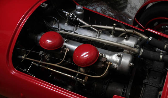 ミナルディGM75の745ccツインカム エンジン。