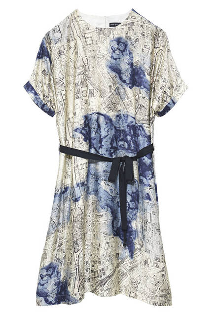 <strong>pas de calais｜パドカレ</strong><br />2015-16年秋冬コレクション「パリ エディション コレクション」レーヨンサテンワンピース（ベージュ）