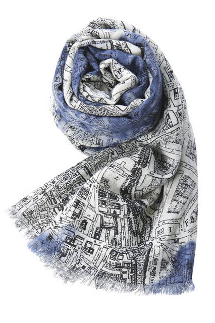 <strong>pas de calais｜パドカレ</strong><br />2015-16年秋冬コレクション「パリ エディション コレクション」シルクWガーゼParis Map プリントストール（ベージュ）