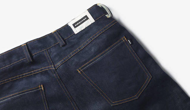 <strong>FREITAG｜フライターグ</strong><br />完全堆肥可能なF-ABRICのデニムパンツ