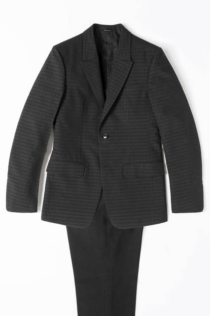 上下ともにウールを使ったブロークンスーツは、ジャケットとパンツで異なるチェックを採用。46万4400円、パンツ17万2800円／エルメネジルド ゼニア