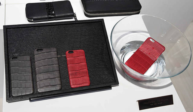 <strong>MAISON TAKUYA｜メゾン タクヤ</strong><br />2015年秋・新作コレクション　「スプラッシュアリゲーター」を使用したiPhoneケース