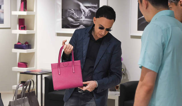 <strong>MAISON TAKUYA｜メゾン タクヤ</strong><br />2015年秋・新作コレクション　ブランドのオーナーデザイナー、フランソワ・ルッソ（François Russo）