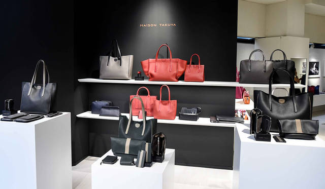 <strong>MAISON TAKUYA｜メゾン タクヤ</strong><br />2015年秋・新作コレクション　ビジネスラインを進化させた「EBシリーズ（Evolutionary Business Line）」にも注目