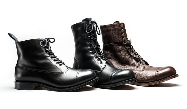 <strong>ISETAN MEN’S｜イセタンメンズ</strong>　2015年秋シーズン　<strong>「CHEANEY（チーニー）」</strong>　創業者ジョセフ・チーニーの孫が海軍のパイロットで、アニバーサリーとしてブーツが復刻。イセタンメンズ限定のブーツは3型で、写真のロング、スーパーロングと、ローカットも揃う。ブーツは内側にボア付きで、箱もコレクションアイテムとして特別仕様となっている。ロング8万1000円、スーパーロング各9万6120円