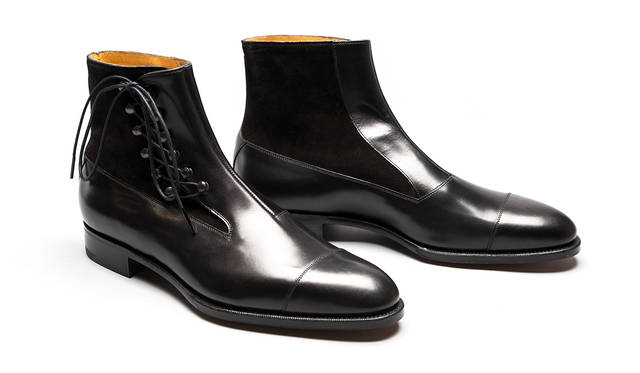 <strong>ISETAN MEN’S｜イセタンメンズ</strong>　2015年秋シーズン　<strong>「Edward Green（エドワードグリーン）」</strong>　モデル「St. James（セントジェームス）」は1908年のモデルで、エドワードグリーンがフックを使用したサイドレースの機能特許を取っているもの。今回はラスト82にのせて復刻され、独特のカッティングが美しく映える。10月下旬に発売予定。23万6520円