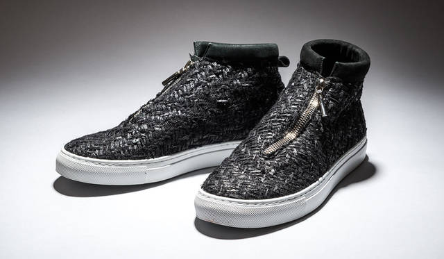 <strong>ISETAN MEN’S｜イセタンメンズ</strong>　2015年秋シーズン　<strong>「DIEMME（ディエッメ）」</strong>　美しいウールのツイードをアッパーに用いたセンタージップスニーカー。太めの存在感あるツイードは表情豊かな黒で、モードブランドのコーディネートと相性抜群。3万7800円