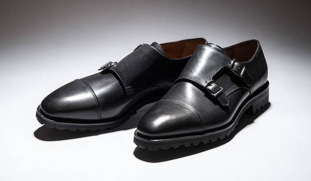<strong>ISETAN MEN’S｜イセタンメンズ</strong>　2015年秋シーズン　<strong>「PREMIATA（プレミアータ）」</strong>　プレミアータの原点回帰としてピックアップしたのはベーシックなダブルモンク。マットなレザーでモードな印象を与えるアッパーに、ボリュームのあるラバーソールを使用。大人のダブルモンクとして履きこなしたい。8万2080円