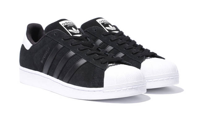 <strong>adidas Originals｜アディダス オリジナルス</strong><br />「Superstar ABC」1万800円（10月 ABC-MART各店にて発売開始予定）