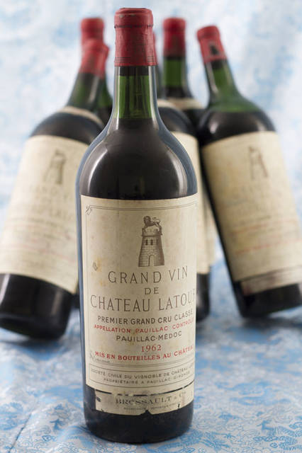 <strong>Acker Merrall｜アッカー・メラル</strong><br />オークション当日に出品予定のワイン　「Chateau Latour（シャトー・ラトゥール） 1962（マグナム）」（6本）$80,000.00