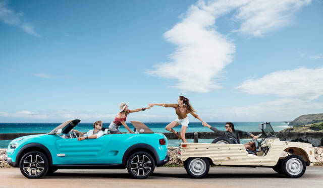 Citroen Cactus M|シトロエン カクタス M 051 右はモチーフとなったシトロエン「メアリ」