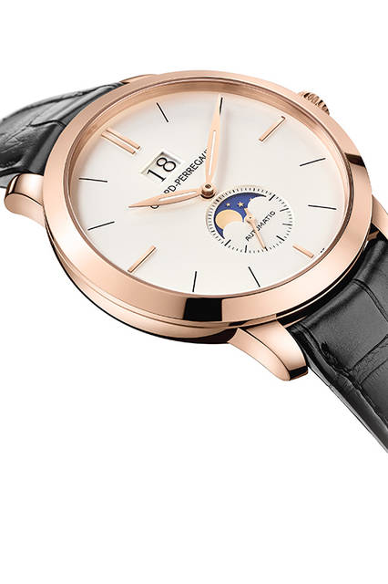 <strong>ジラール・ペルゴ 1966　ラージデイト&ムーンフェイズ</strong><br />ケース｜ピンクゴールド<br />直径｜41mm<br />防水｜30m(3気圧)<br />ムーブメント｜自動巻き<br />パワーリザーブ｜約46時間<br />機能｜ラージデイト、ムーンフェイズ表示<br />価格｜254万8800円