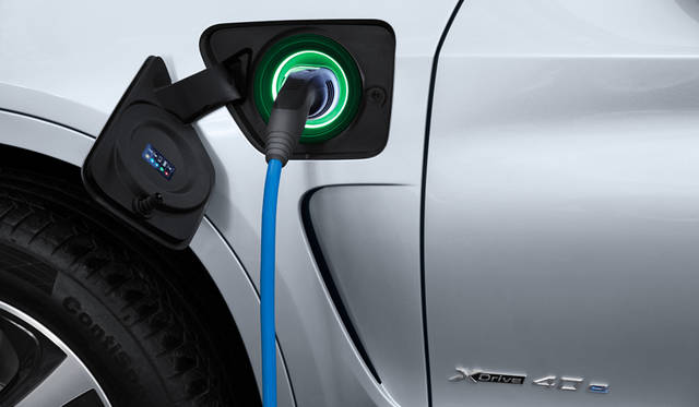 BMW X5 xDrive 40e|ビー・エム・ダブリュー X5 xDrive 40e 36 グリーンは充電完了