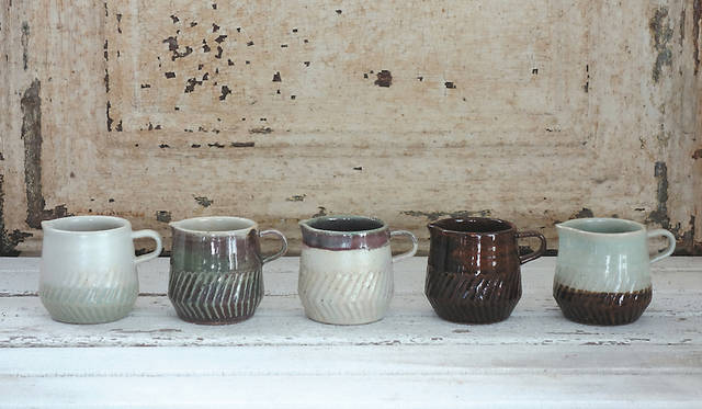 <strong>MISHIM POTTERY CREATION｜ミシン ポタリー クリエーション</strong><br />milk pitcher 2800円（税抜）