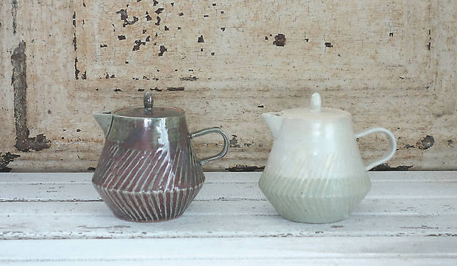 <strong>MISHIM POTTERY CREATION｜ミシン ポタリー クリエーション</strong><br />teapot 8800円（税抜）